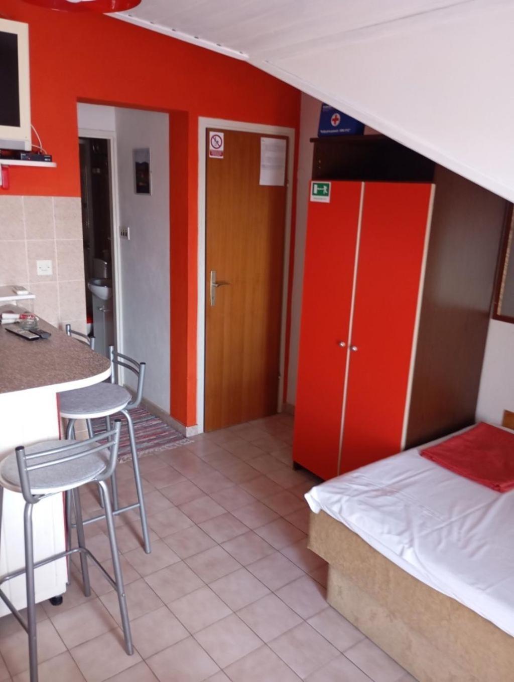 Ivo - 20m From The Sea Racisce