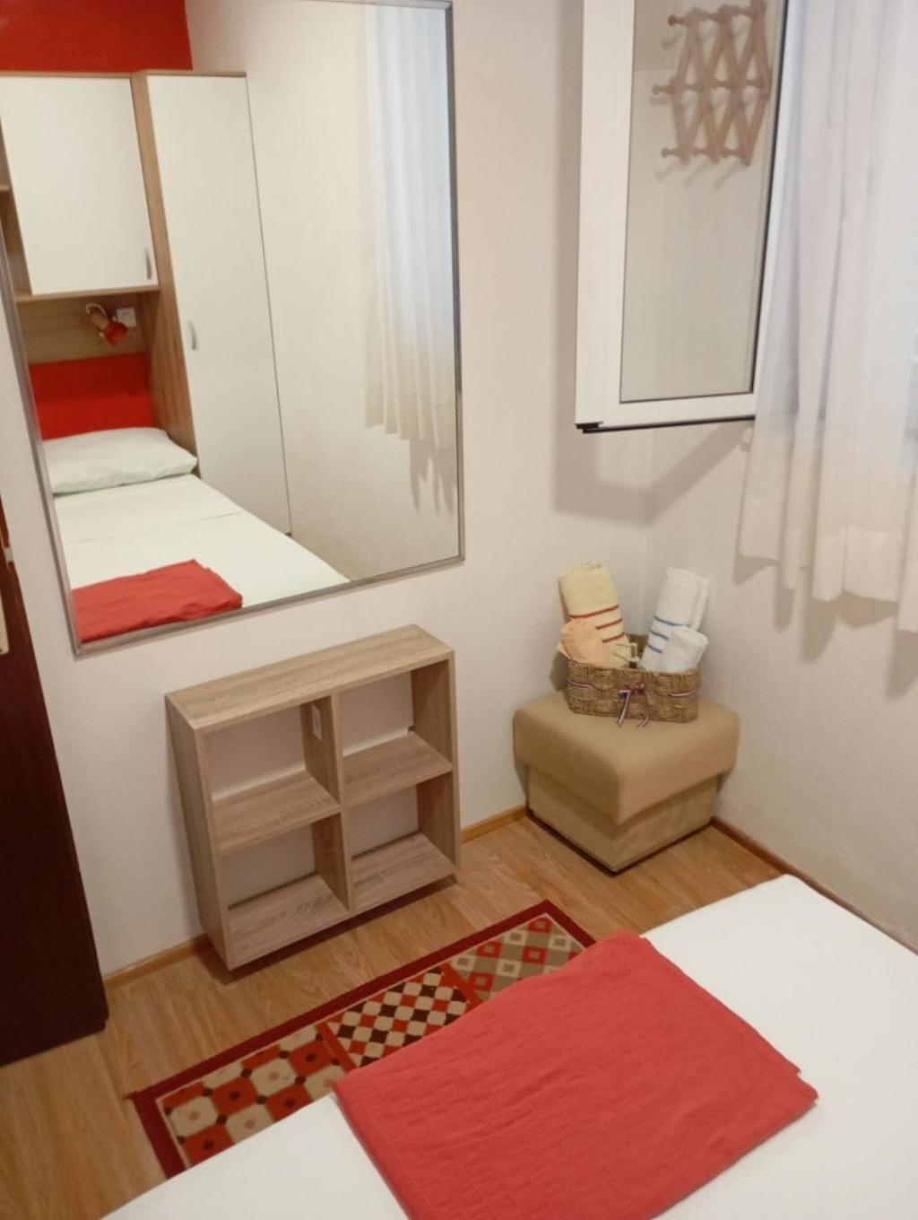 Ivo - 20m From The Sea Apartment Racisce