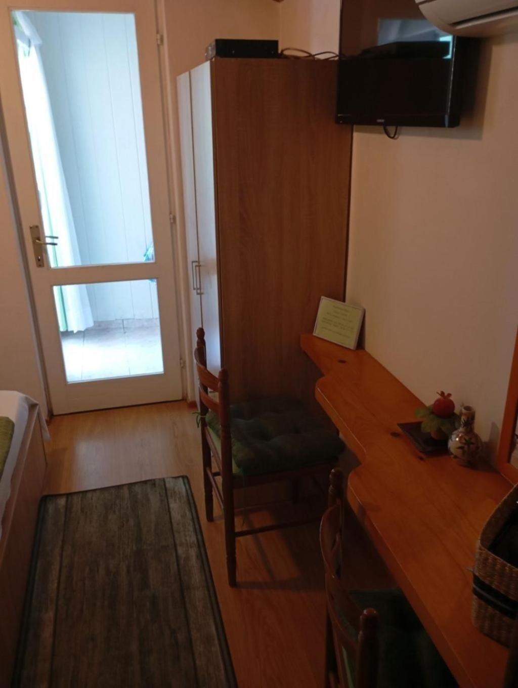 Apartment Ivo - 20m From The Sea Racisce