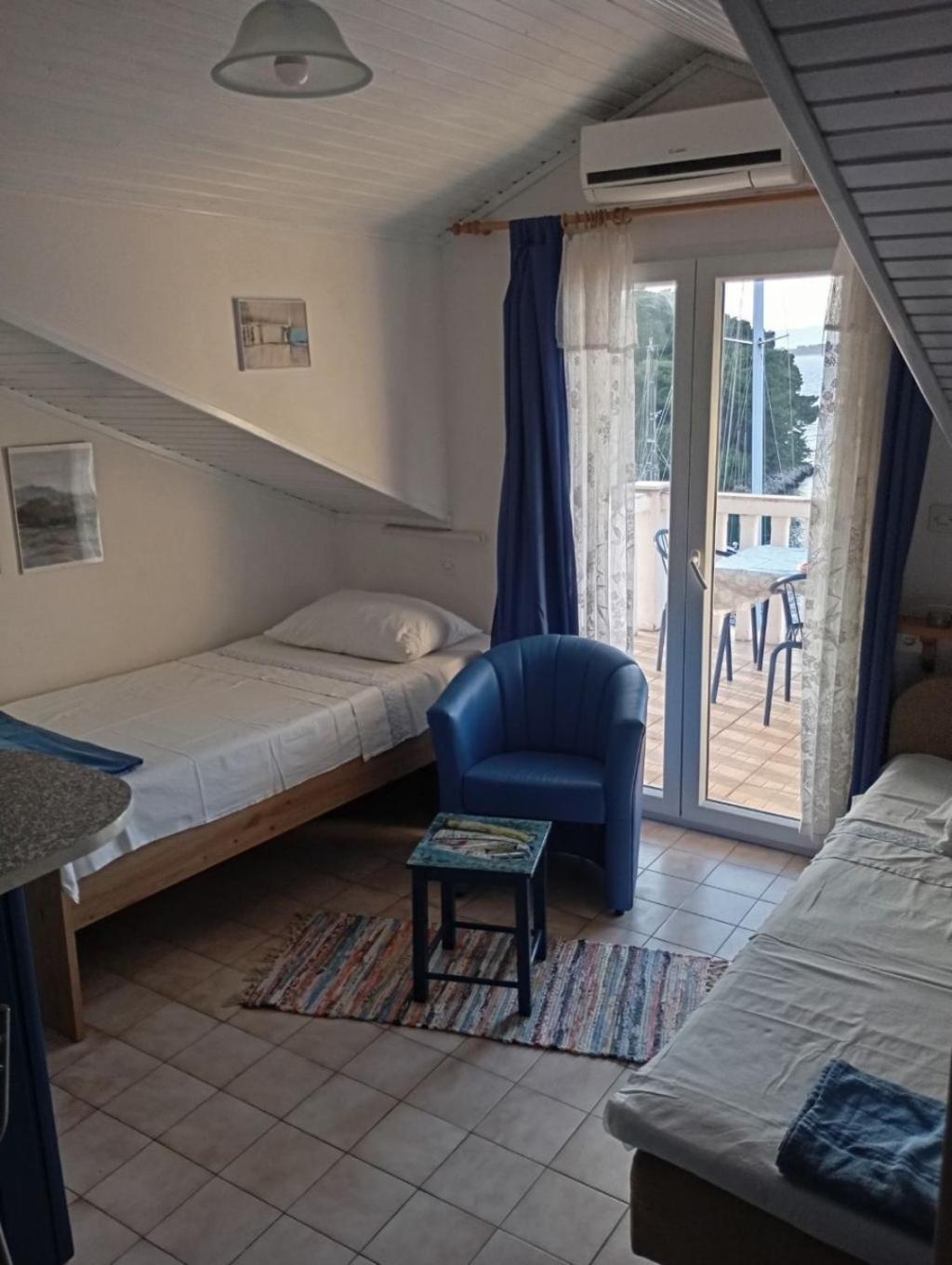 Ivo - 20m From The Sea Racisce
