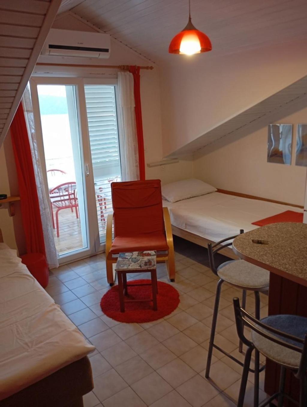 Ivo - 20m From The Sea *